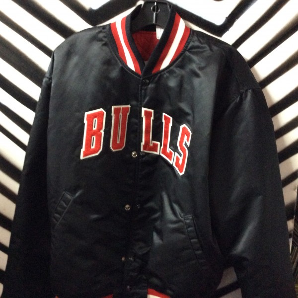 product details: Chicago Bulls starter jacket Jordan Era photo