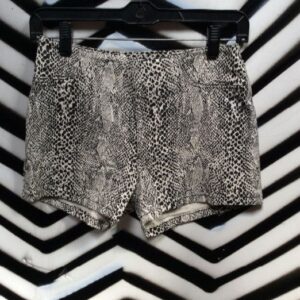 Photo detail:HIGH WAIST ANIMAL PRINT SHORTS