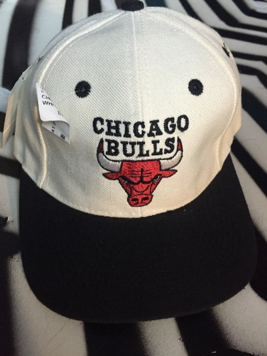 product details: CHICAGO BULLS HAT 2-TONE photo