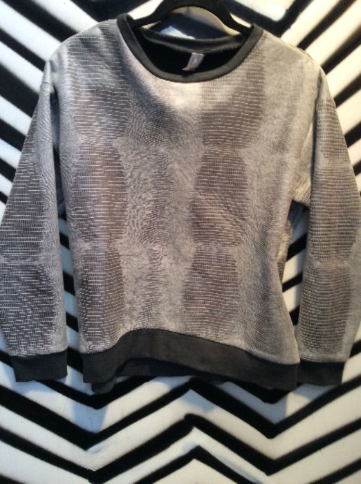 SNAKE PRINT CROPPED PULLOVER SWEATER 1