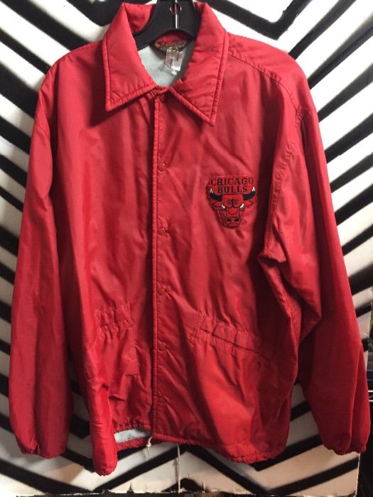 product details: CHICAGO BULLS WINDBREAKER W/PATCH photo