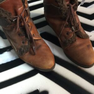 Photo detail:LACE-UP LEATHER ANKLE BOOTS W/FAUX FUR LINING