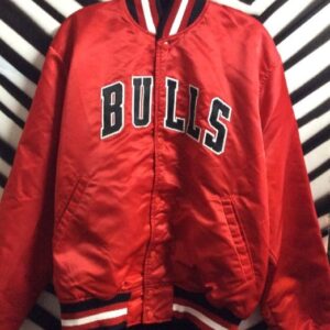 Photo detail:CHICAGO BULLS SATIN STARTER JACKET