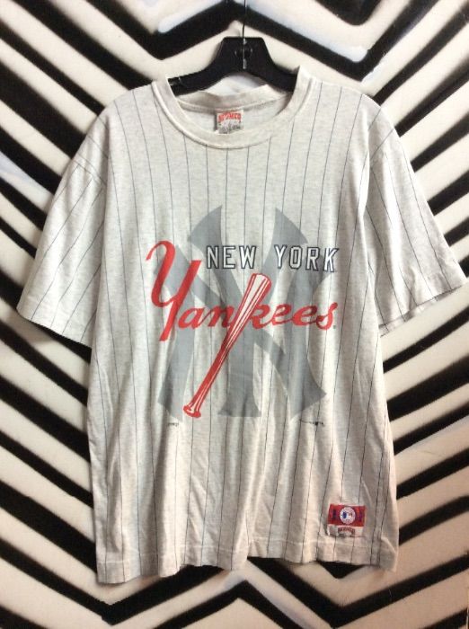 product details: NY YANKEES T-SHIRT - PIN STRIPED photo