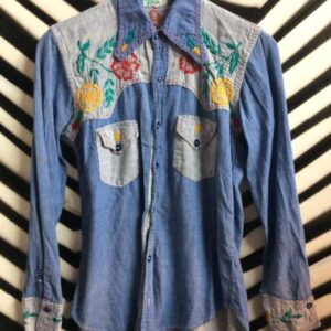 Photo detail:WESTERN STYLE DENIM SHIRT W/EMBROIDERED DETAIL