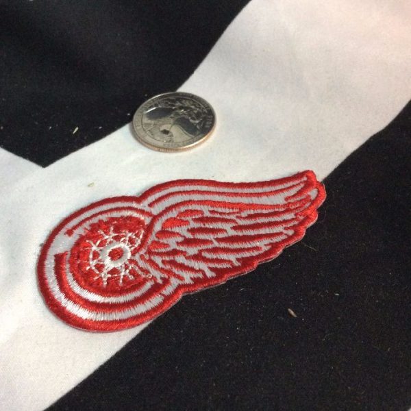 product details: DETROIT RED WINGS PATCH - OLD STOCK photo