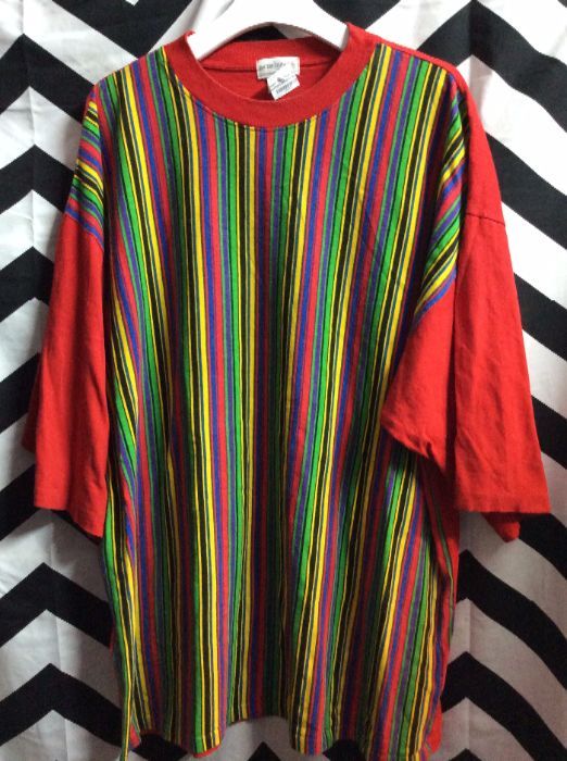 product details: T-SHIRT W/VERTICAL STRIPES & COLOR-BLOCK SLEEVES photo