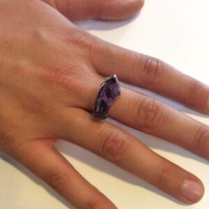 Photo detail:AMETHYST CRYSTAL SQUARE RING, GOLD TONE