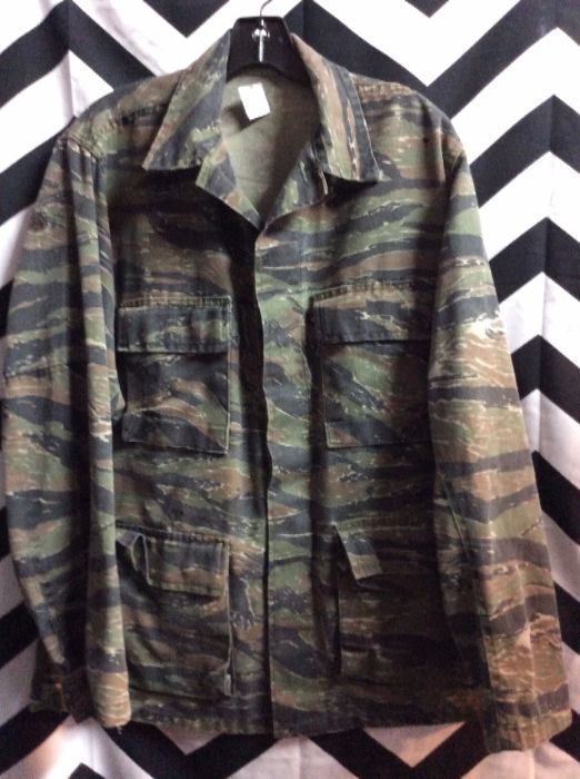 TIGER CAMO MILITARY JACKET smaller fit AS-iS 1