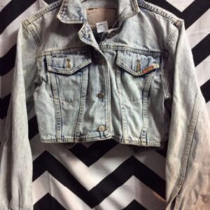 Photo detail:DENIM JACKET - CROPPED - ACID WASH W/BOWS IN BACK