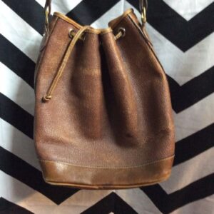 Photo detail:LIZ CLAIBORNE BUCKET BAG - ALL LEATHER W/DRAWSTRING