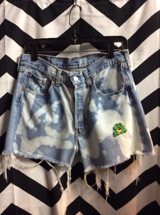 LEVIS SHORTS FROG PATCH BLEACHED 31 32 1