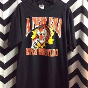 Photo detail:A NEW ERA T-SHIRT W/TIGER DESIGN