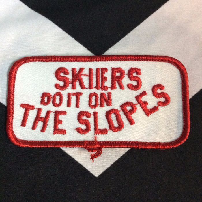 PATCH SKIIERS DO IT ON THE SLOPES *deadstock 1