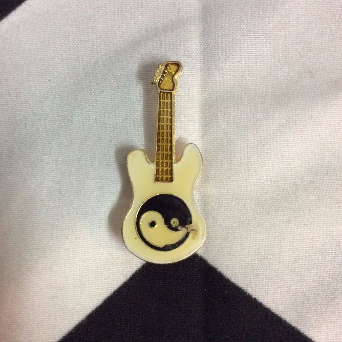 BW PIN - Ying Yang Guitar 1