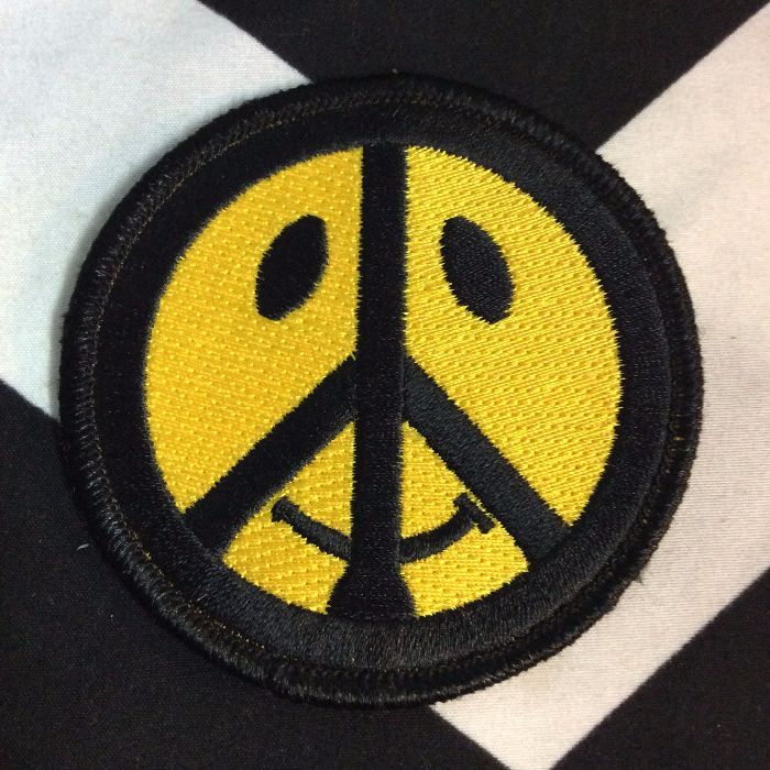 PATCH- SMILEY FACE PEACE SIGN *old stock 1