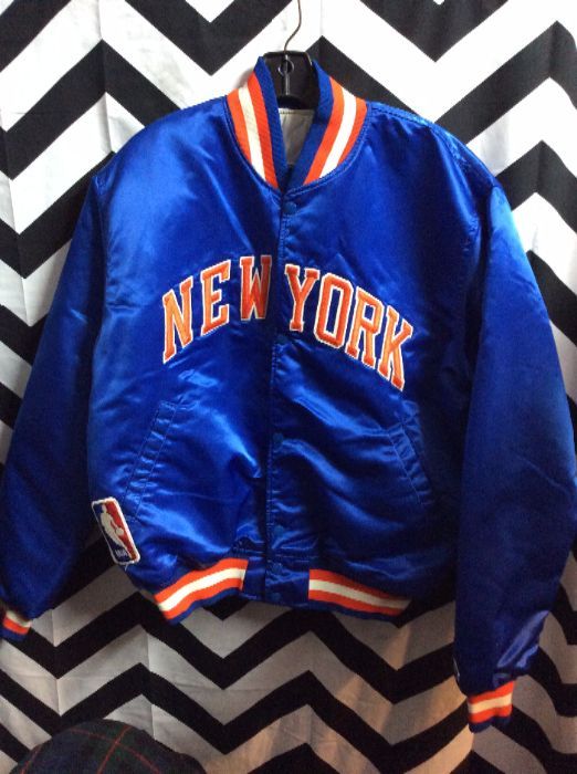 New York Knicks Satin button up jacket w/ Dancing Barry 1 on back 1