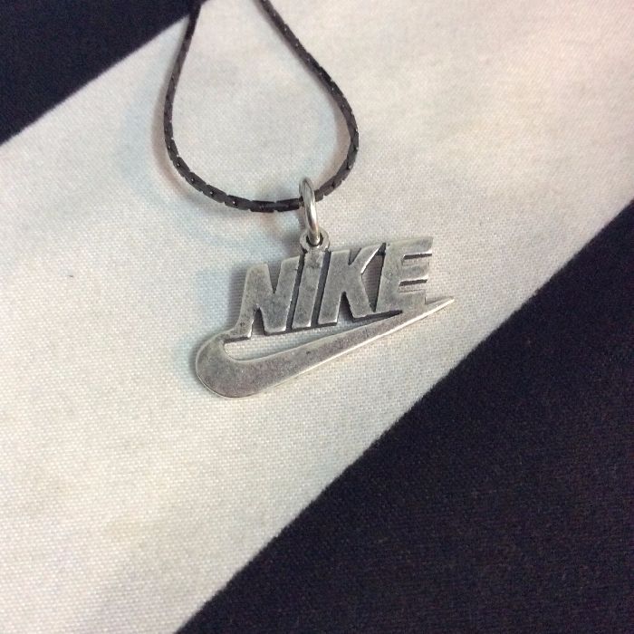 NIKE CHARM PENDANT WITH CHAIN 1