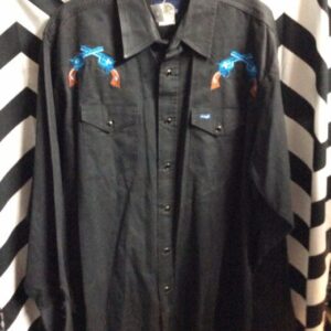 Photo detail:WRANGLER WESTERN SHIRT - PEARL SNAPS - EMBROIDERED CROSSED PISTOLS