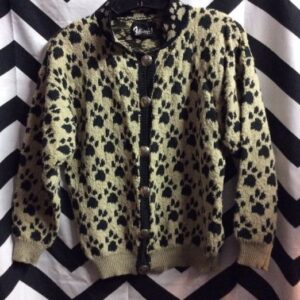 Photo detail:SWEATER – PAW PATTERN DESIGN – OVERSIZED LS BD Oversize Metal Buttons Paws Patterns Sweater