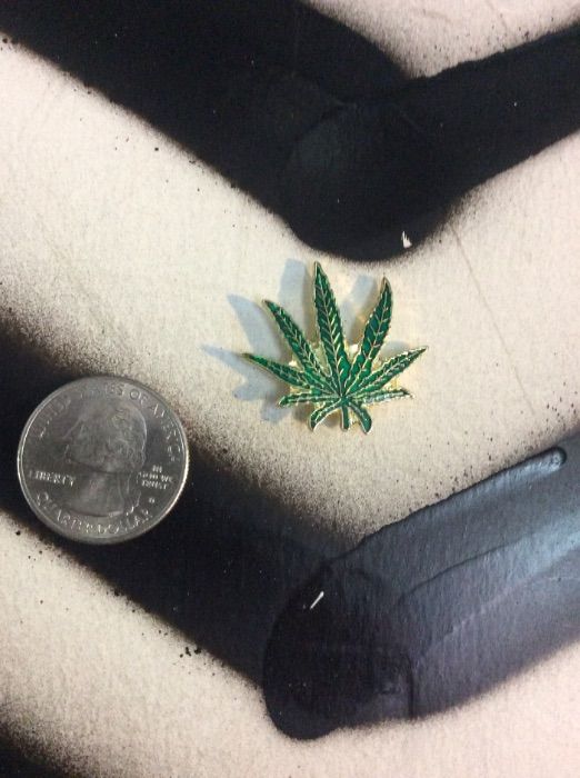 PIN- Marijuana Pot leaf 1