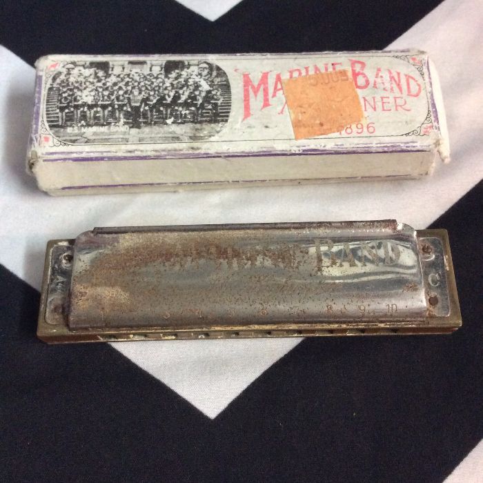 VINTAGE HARMONICA WITH THE BOX 1