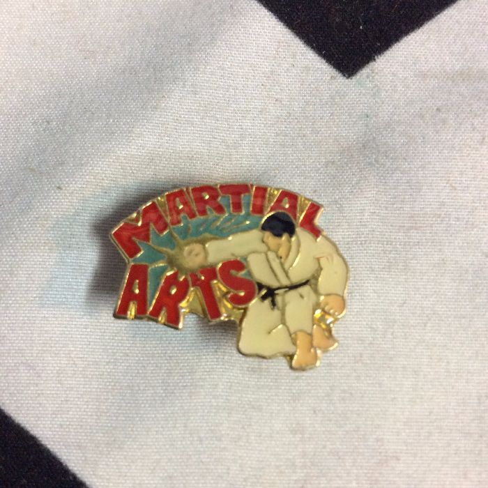 Photo detail:MARTIAL ARTS KARATE ENAMEL PIN