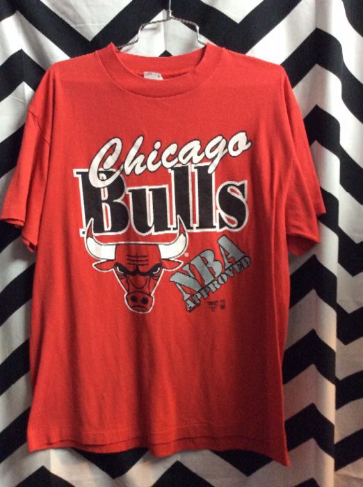 T-shirt – Chicago Bulls – Nba Approved | Boardwalk Vintage