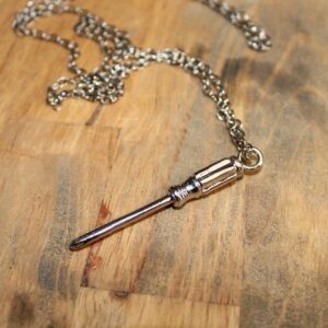 Photo detail:NECKLACE - LARGE SCREWDRIVER - SILVER PLATED - LONG LINK CHAIN