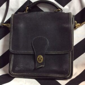 Photo detail:VINTAGE COACH BAG - LEATHER - SOFT - SHOULDER STRAP - SQUARE DESIGN - FLAP CLOSURE