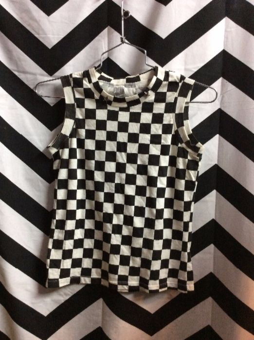 Checkered Small sleeveless top with metal star studs 1