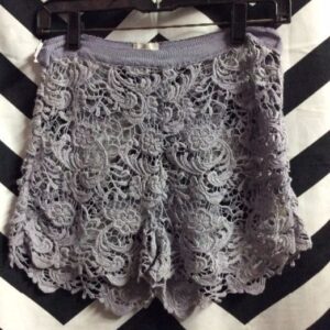 Photo detail:SHORTS - LACE - ELASTIC WAIST