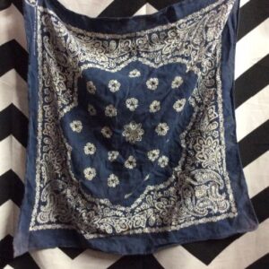 Photo detail:BANDANA - CLASSIC PATTERN - SQUARE SHARE - FADED - SOFT