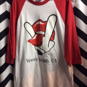 Photo detail:T-SHIRT - BASEBALL JERSEY STYLE - VENICE BEACH - SCREEN PRINTED LIPS & PEACE SIGN GRAPHIC - 2 TONED