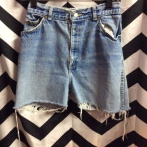 Photo detail:CLASSIC CHIC DENIM SHORTS - LONG - ACID WASHED