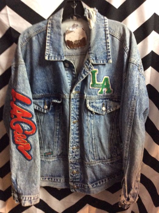 1980S OVERSIZED ACID WASH DENIM JACKET LA GEAR FULLY EMBROIDERED AND PATCHED DISTRESSED COLLAR 1