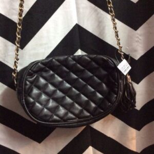 Photo detail:CHANEL PURSE - FAUX LEATHER - CHAIN STRAP - QUILTED