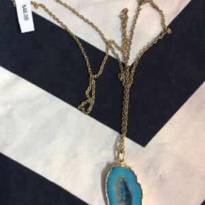 Photo detail:NECKLACE - AGATE/GEODE/CRYSTAL - GOLD LOOKING SETTING - BRASS LINK CHAIN