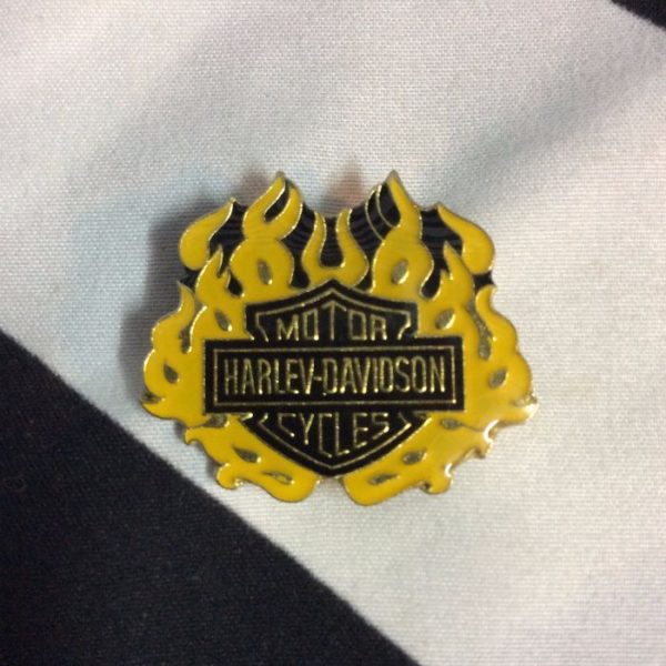 product details: PIN HARLEY CYCLES YELLOW FLAMES photo