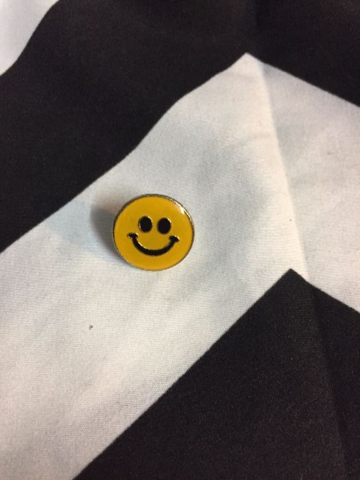 BW PIN- Smiley Face Yellow 1