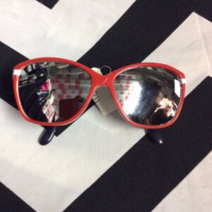 Photo detail:SUNGLASSES – REFLECTIVE/MIRROR LENSES – 2 TONED – DECORATIVE STRIPES IN TOP CORNERS IN 3RD COLOR