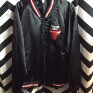 Photo detail:VINTAGE SPORTS JACKET - SATIN - ZIP-UP - CHICAGO BULLS