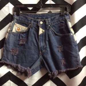 Photo detail:DENIM SHORTS - TRIANGLE PATCH APPLIQUES' - FRAYED