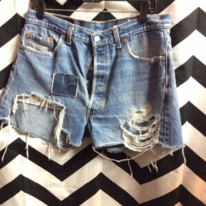 Photo detail:SIZE 34 LEVIS SHORTS W/ PATCH & HEAVY FRAY 501XX