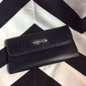 Photo detail:WALLET – LEATHER – EMBOSSED W/CROCODILE PATTERN – SILVER HARDWARE