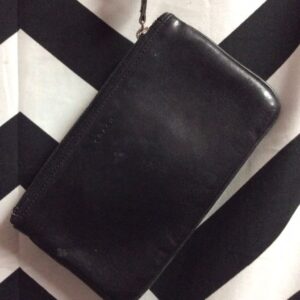 Photo detail:COACH WALLET – LEATHER – ZIP-UP CLOSURE