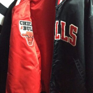 Photo detail:VINTAGE STARTER SPORTS JACKET – ZIP-UP – REVERSIBLE – CHICAGO BULLS – USA – NBA