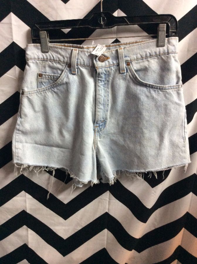 BASIC LEVIS 550 CUT OFF DENIM SHORTS LIGHT WASH 1