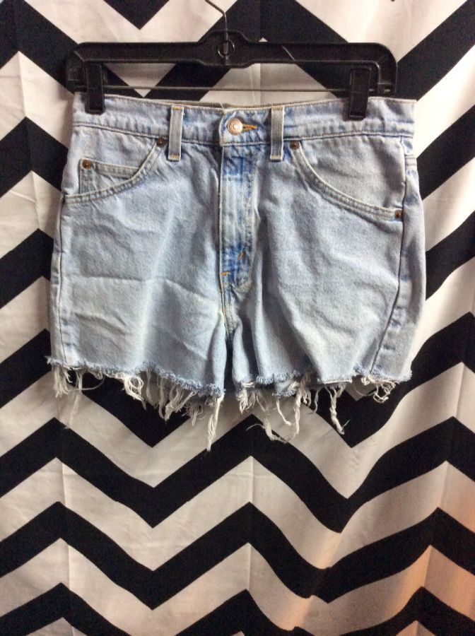 LEVIS 550 CUT OFF DENIM SHORTS MEDIUM LIGHT WASH ORANGE TAB 1