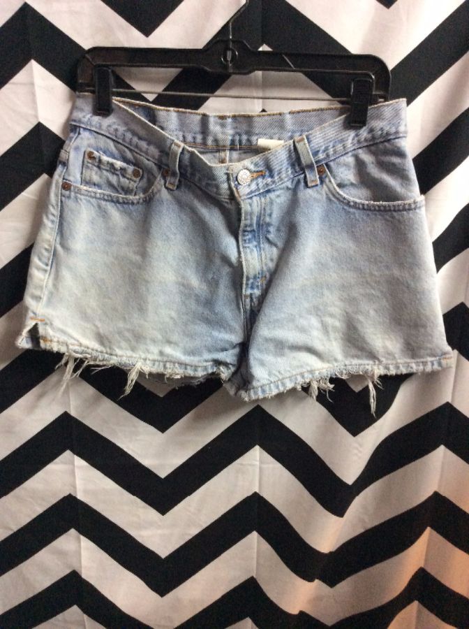 LEVIS DENIM SHORTS LIGHT WASH HEMMED WITH FRAY 1